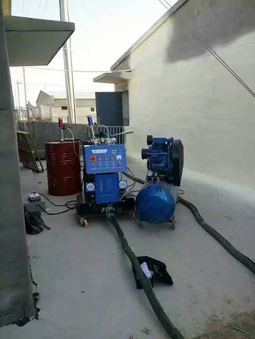 墻面噴涂機(jī)多少錢(qián)一臺(tái)(圖1) Q2600保溫聚氨酯墻面噴涂機(jī)