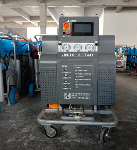 可移動(dòng)聚氨酯發(fā)泡機(jī)(圖1) H-T40可移動(dòng)聚氨酯發(fā)泡機(jī)